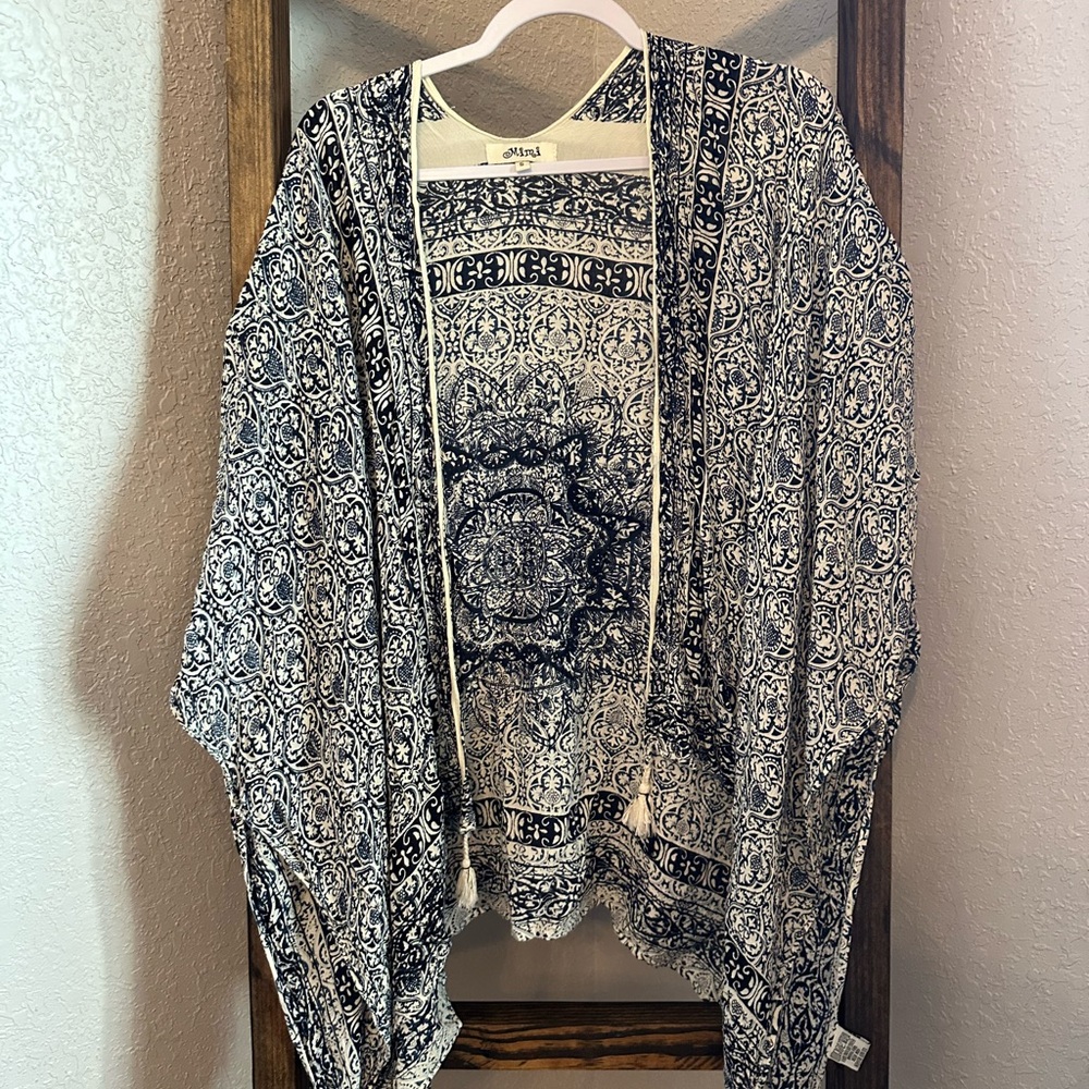 Mimi Blue and White Patterned Kimono